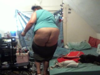 buttcrack cleaning up - shorts are too big