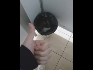 Boto mi dildo en el baño de la Universidad  Cat Face