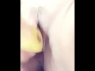 Mi novia se masturba con un plátano