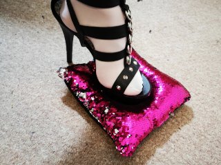 Crush your pink pillow bitch! New heels! X