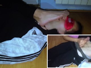 I smelling feet of my wife while she jeark my dick