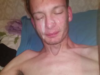 VERY SKINNY TEEN GIVES HIMSELF A BIG FACIAL (CUM ON FACE)