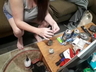 Tarablee Hotz - We smoke a big joint then he makes my juicy pussy squirt like Niagara Falls