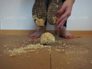 [Custom Request] Crumble cake crushing and spitting (in wedges + barefoot)