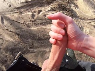 GIRLFRIEND GIVES RISKY QUICK HANDJOB AT A PUBLIC BEACH