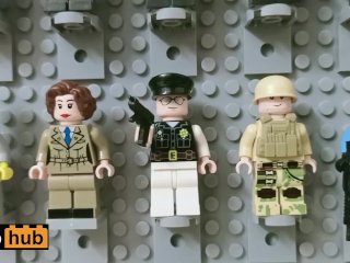 32 Lego minifigures