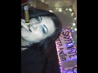 Smoking fetish Queen Keirra in live show pov