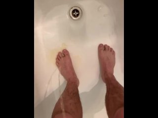 Pissing foot fetish 