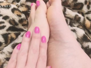 Dirty talk, feet, and pussy play with Carlycurvy! 