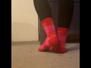 Giantess Kristine in red 