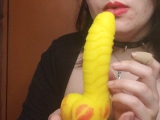 Goth does lipstick play with a dragon dildo