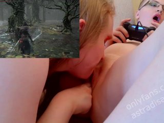 Gamer lesbian orgasms while playing Dark Souls 3, has her pussy fingered and licked by girlfriend