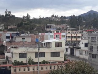 Viendo el ferrocarril Riobamba-Ecuador