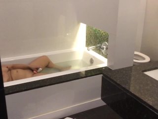 รอไม่ไหว ช่วยตัวเองรอ  Masturbating in bath tub