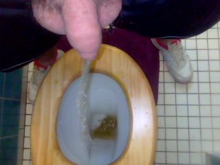 Solo male piss on toilet