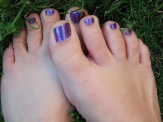 Naked toes in wet grass getting dirty