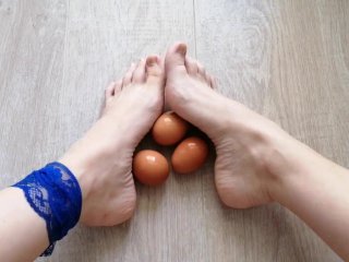 С добрым утром! Завтрак от Омеги: яйца всмятку) Фетиш ног.