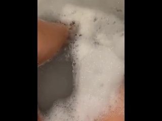 Bath tub 