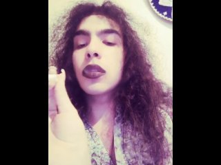 Fumando um cigarro