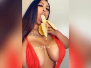 Missdaisyp banana eating 