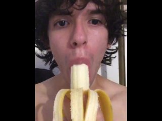 Deepthroating a Banana