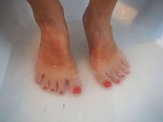GETTING WET Washing my feet in the bath tube after sex