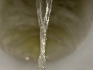 ULTRA CLOSE-UP GOLD PISS ACTION - LEAKS FROM MY PEE HOLE AND PAYS VISIT TO TOILET HD 4K