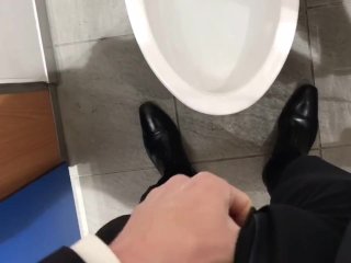 【日本人】出勤前に駅のトイレでおしっこを撮影する変態　いっぱい出た【#78】