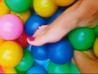 Ball pool feet play