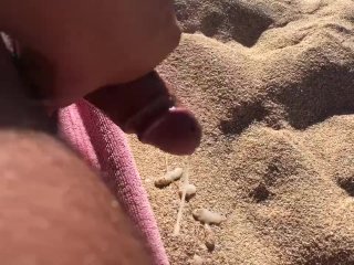 Branlette, je me masturbe nue sur la plage des Îles Canaries, ejaculant sur le sable 
