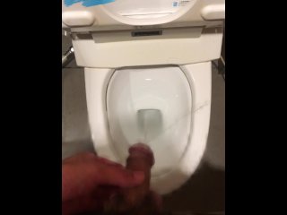 老舗の喫茶店でおしっこ