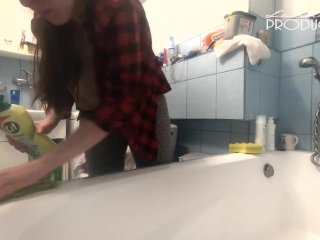 Big Tits Lena downblouse while cleaning bathtube