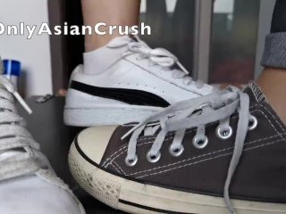 2 young Singaporeans cock crush