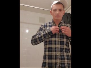 Quick wank in my mates toilet