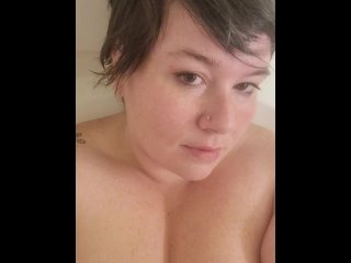 Chubby alt girl masturbates in tub