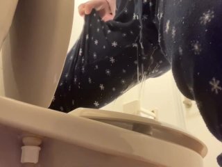 トイレまで来たのにパジャマの紐が硬くて取れなくてそのままお漏らし