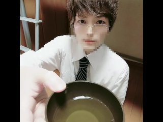 メガネ男子のおしっこ！勉強中に我慢できずに大量放尿！014