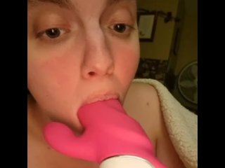 Vikki Bush fucks vibrator