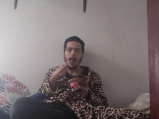 Bear Man eating chocolate ( weight gain fetish / wanna get really big 