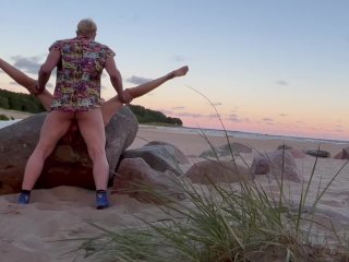 Романтический секс на пляже при рассвете (часть 2)
