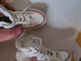 Buying and unboxing old Converse