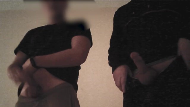 两 2 个男孩在公共场合一起抽搐和射精 情侣 男朋友 极端 Pornhub Gay