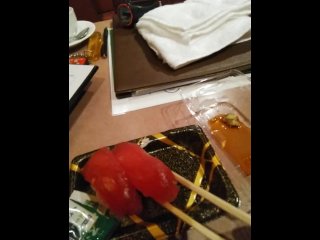 ラブホテルで食べる寿司は格別ですね☆