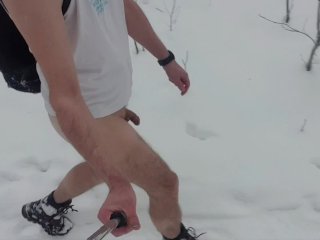 Walking naked through the snowy forest💖. I wanted to masturbate👍. Great cumshot💦