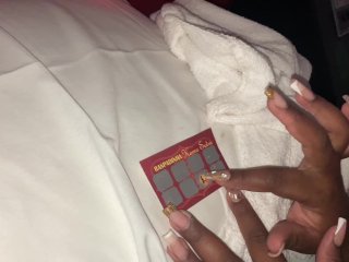 Levei minha secretária no motel, fizemos um jogo do sexo e acabei gozando na sua buceta