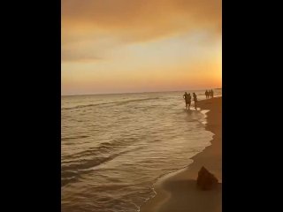 Tinder Date on beach