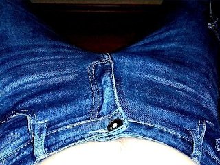 Last cum onto my outweared stretchy blue jeans before throwing it out ♻🍆💧