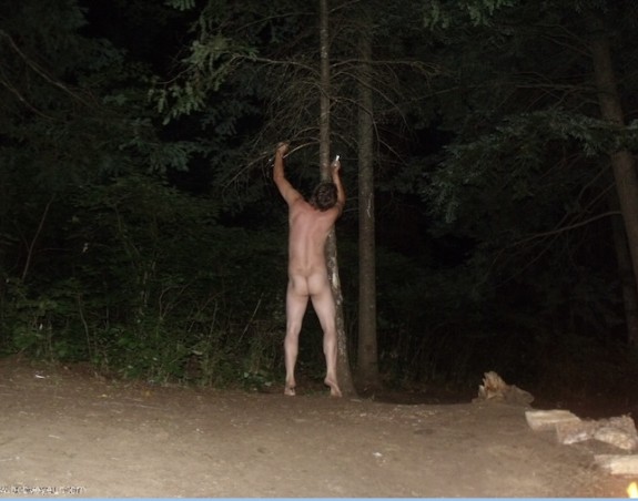 Micro penis saloppe dans les bois