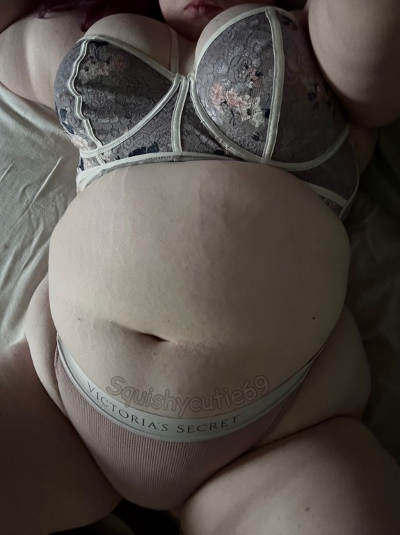 Squishy pics 💕( OF HAS UNCENSORED)