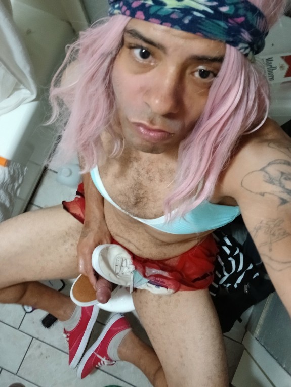 Sissy crossdresser Keds sneaker fetish